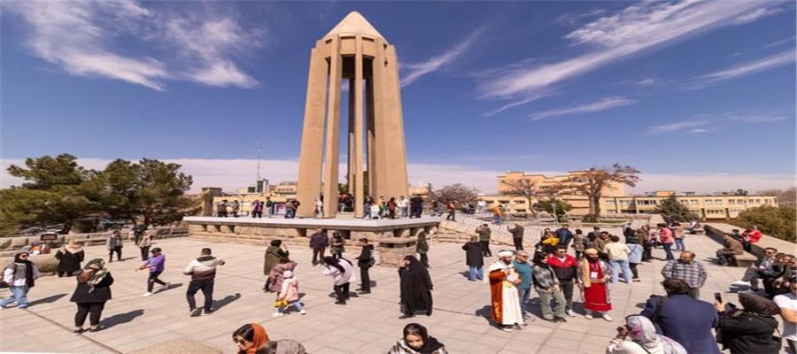 افزایش ۱۸ درصدی بازدید گردشگران از اماکن و موزه‌های‌ همدان‌